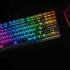 MODECOM Volcano Lanparty RGB – dobry mechanik z dobrym podświetleniem